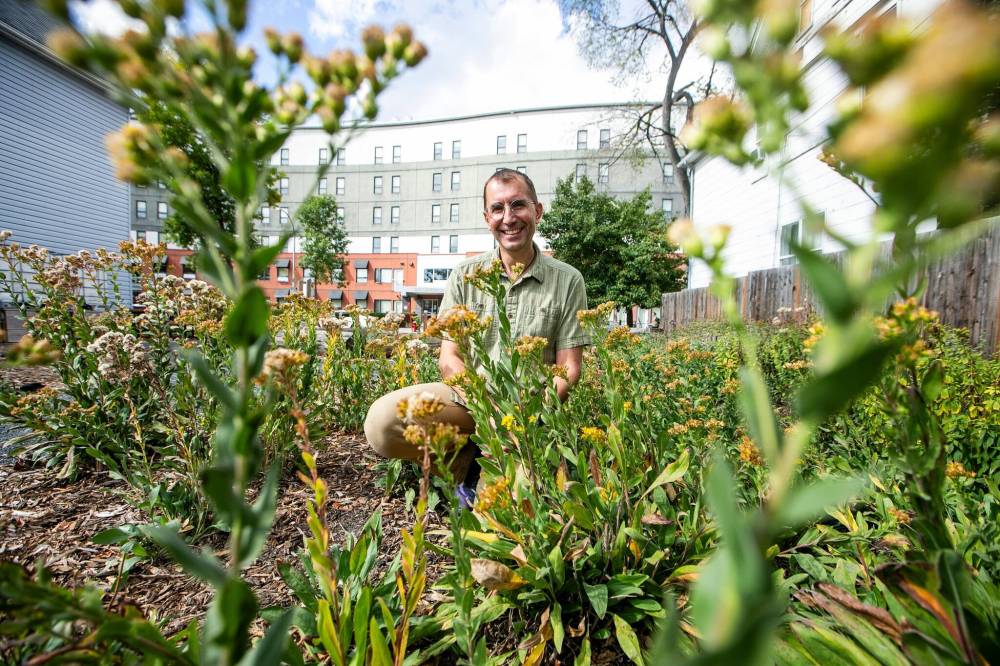MIKAELA MACKENZIE / FREE PRESS
Rafael Otfinowski, U of W biology associate professor, at the Langside Learning Garden (which is planted with native plants). He says there’s immense flexibility in nature.