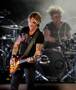 Magnetic live performer delivers