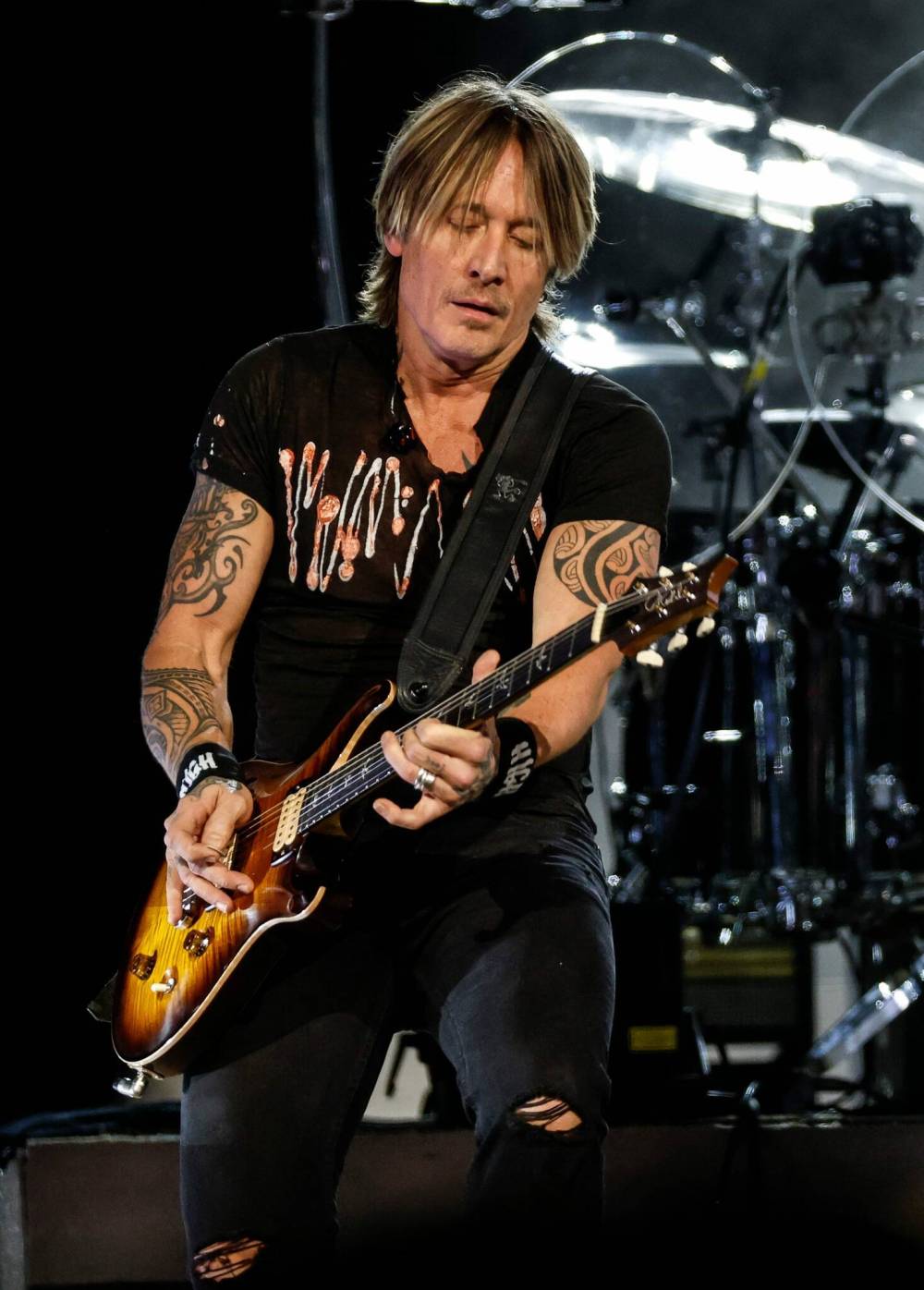 JOHN WOODS / FREE PRESS
Keith Urban performs Tuesday night at Canada Life Centre.