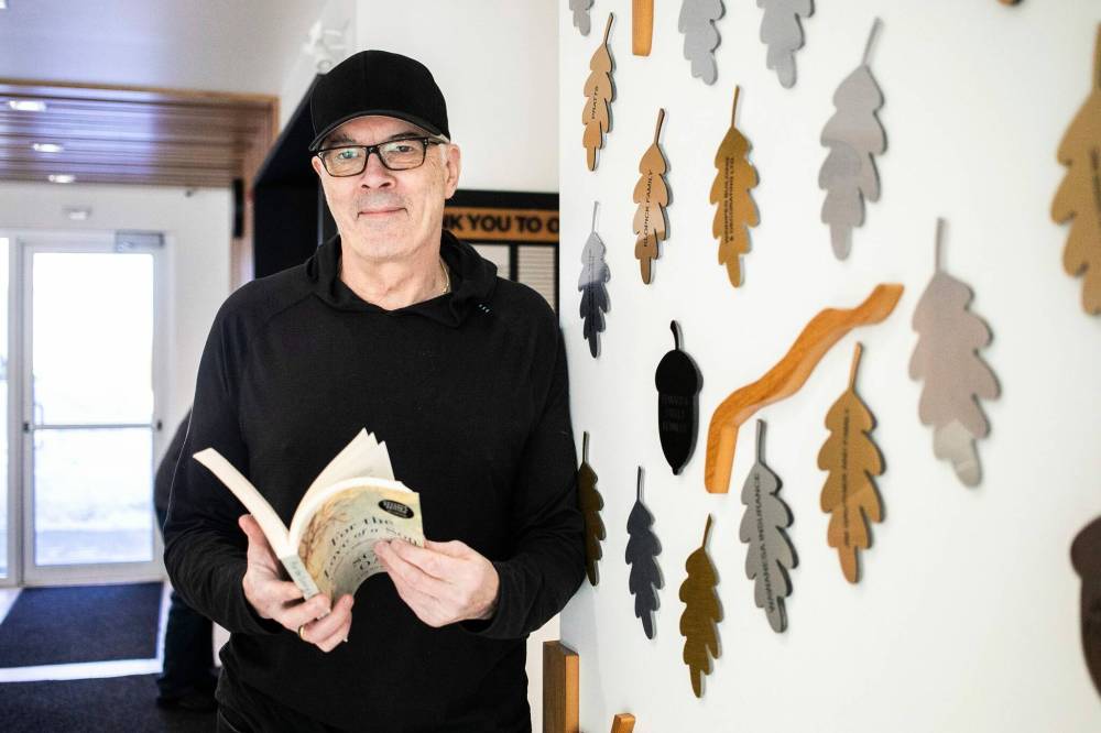 MIKAELA MACKENZIE / FREE PRESS FILES
Scott Oake and his new memoir, For the Love of a Son