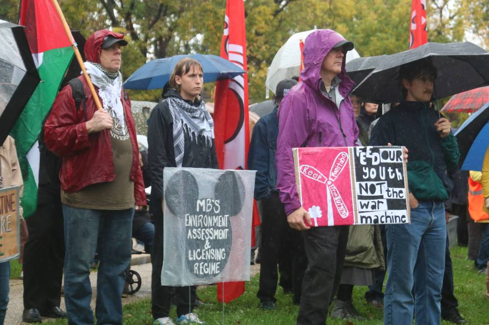 NICOLE BUFFIE / FREE PRESS
Nearly 300 climate protesters showed up to Premier Wab Kinew's constituency office in the rain Saturday afternoon.