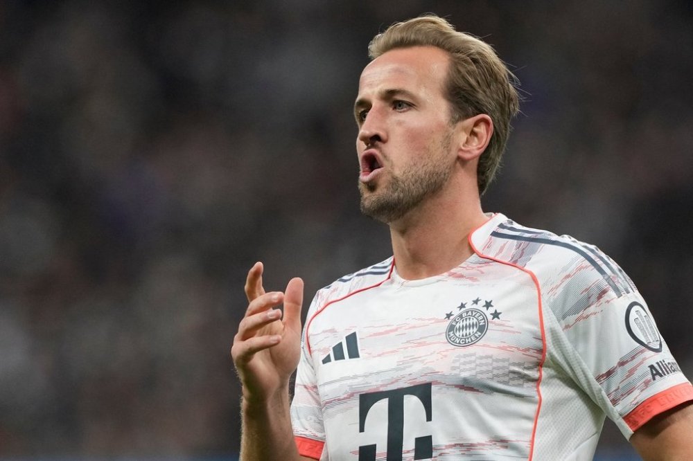 Bayern's Harry Kane reacts during the Bundesliga soccer match between Eintracht Frankfurt and FC Bayern Munich in Frankfurt, Germany, Saturday, Oct. 4, 2025. (AP Photo/Michael Probst)