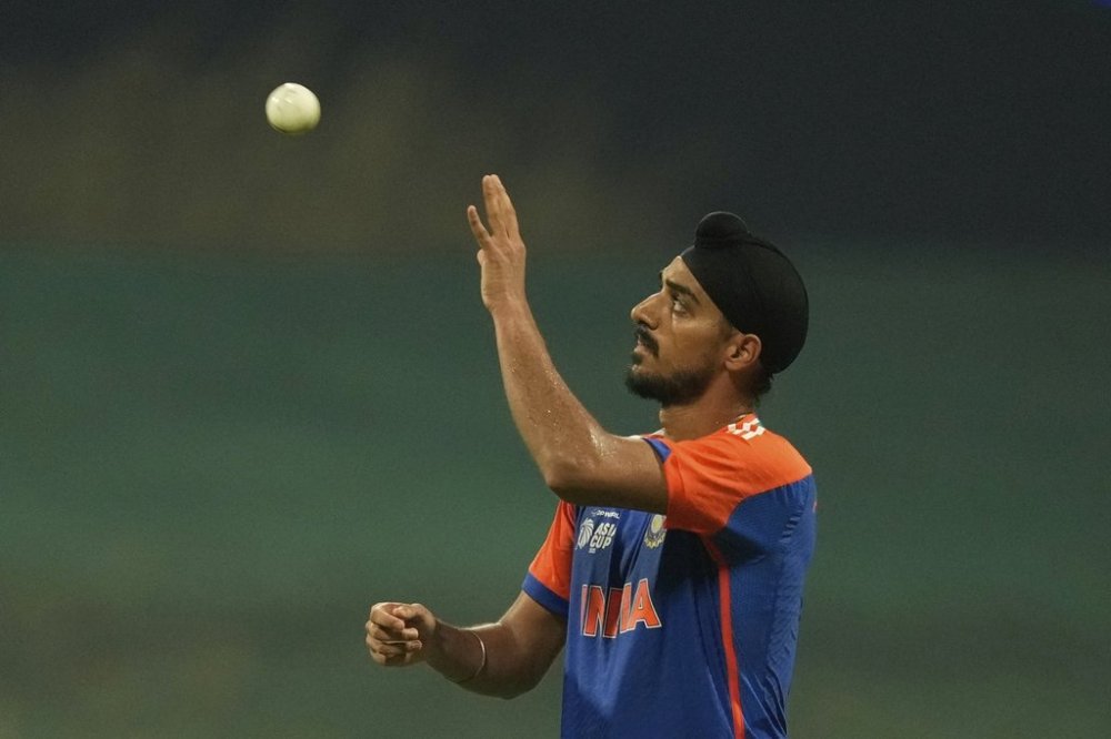India's Arshdeep Singh catch a ball during the Asia Cup cricket match between India and Oman at Zayed Cricket Stadium in Abu Dhabi, United Arab Emirates, Friday, Sept. 19, 2025. (AP Photo/Altaf Qadri)