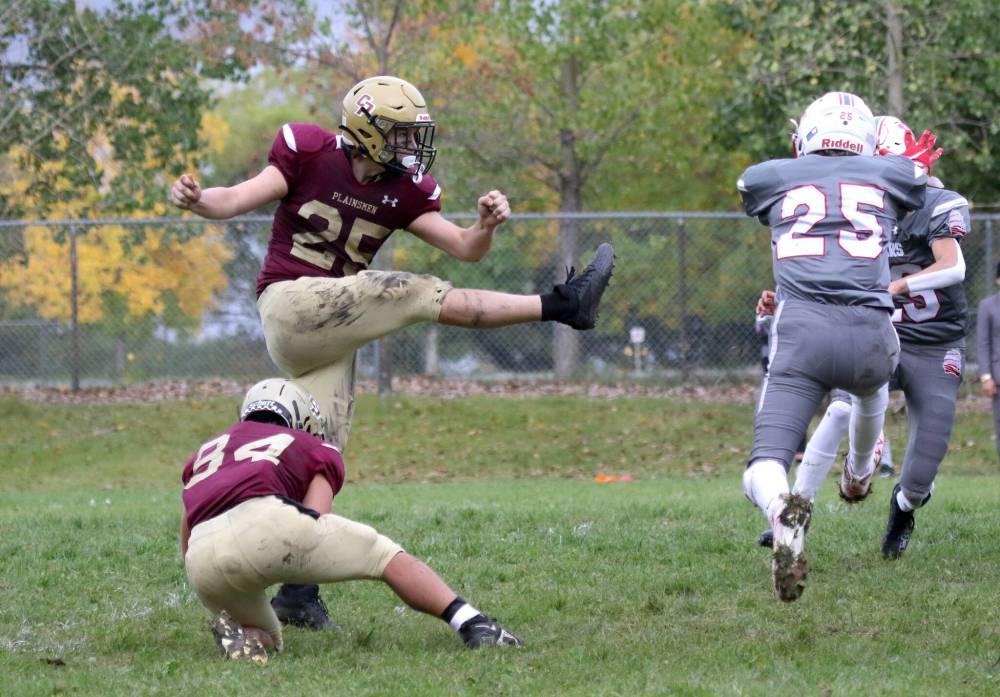 Thomas Friesen / The Brandon Sun
Crocus Plainsmen Kendrick Breemersch kicks a field goal against the Kelvin Clippers during their Winnipeg High School Football League clash last week. At minor and high school levels, there is less concern about the size of the field but more talk about the cost of moving the goal posts back.