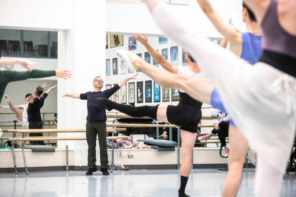 MIKAELA MACKENZIE / FREE PRESS
RWB artistic director Christopher Stowell enjoys working closely with the dancers in the studio.