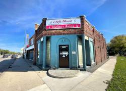 Ruth Bonneville / Free Press
                                Croft Music specialized in selling and renting violins, as well as sheet music and accessories.