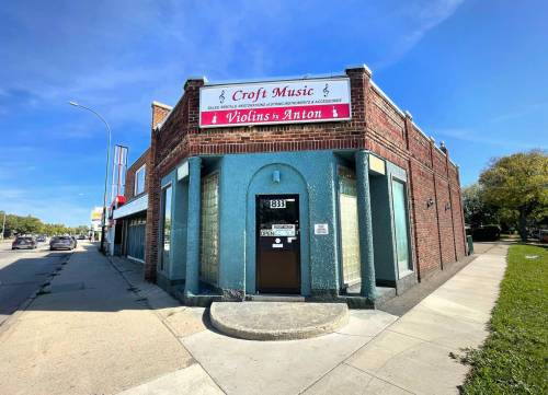 Ruth Bonneville / Free Press
                                Croft Music specialized in selling and renting violins, as well as sheet music and accessories.