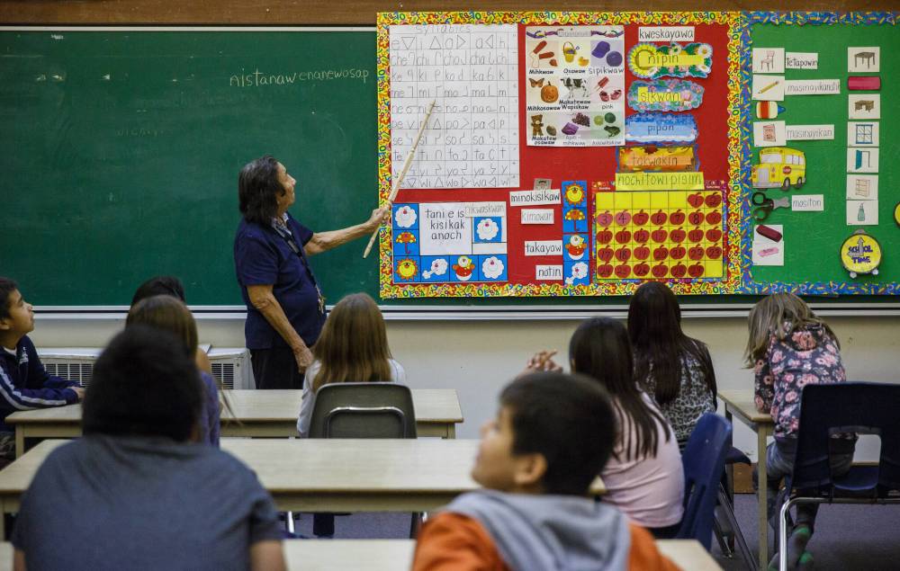 MIKE DEAL / WINNIPEG FREE PRESS FILES
The province is meeting with leaders and academics from post-secondary education programs to sort out its next steps in producing more Indigenous language teachers.