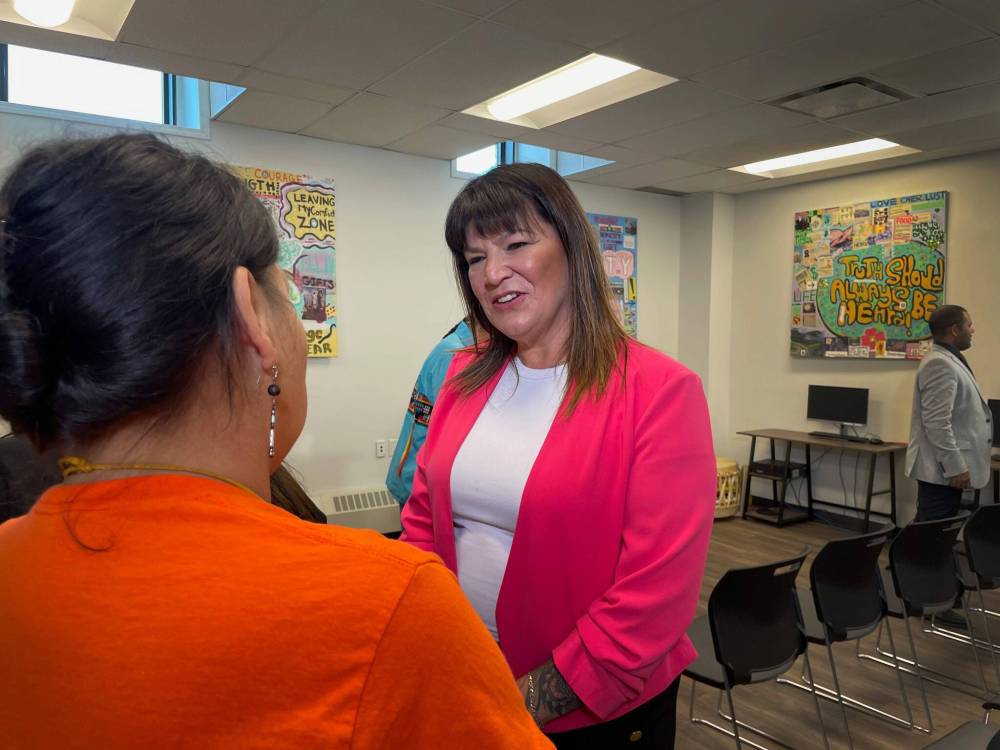 RUTH BONNEVILLE / FREE PRESS
Housing, Addictions and Homelessness Minister Bernadette Smith speaks with people during the press conference at the Ndinawe Youth Resource Centre where she announced funding for culturally-based addictions programs on Monday.