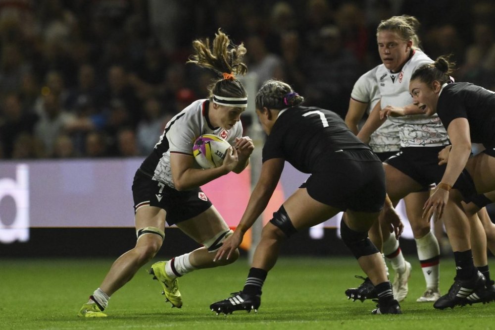 Canada's Karen Paquin, left, and New Zealand's Kennedy Tukuafu challenge for the ball during the Women's Rugby World Cup 2025 semifinal match between New Zealand and Canada in Bristol, England, Friday, Sept. 19, 2025.(AP Photo/Anthony Upton)