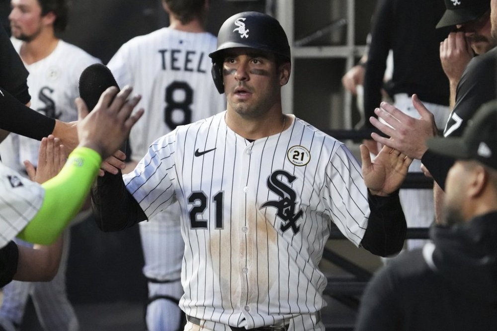 Chicago White Sox's Mike Tauchman celebrates with teammates after scoring on a one-run single by Curtis Mead during the first inning of a baseball game against the Baltimore Orioles in Chicago, Monday, Sept. 15, 2025. (AP Photo/Nam Y. Huh)