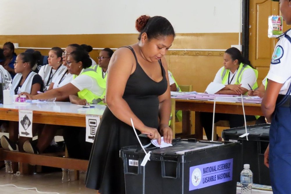 A woman casts her vote at English River School in Victoria, Seychelles, Thursday, Sept. 25, 2025. (AP Photo/Emilie Chetty)