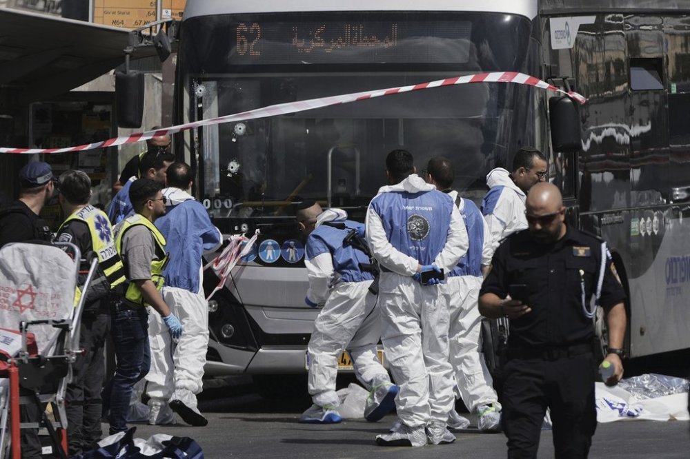 Israeli police and rescue teams respond at the scene of a shooting attack where several people killed and injured in Jerusalem, Monday, Sept. 8, 2025. (AP Photo/Mahmoud Illean)