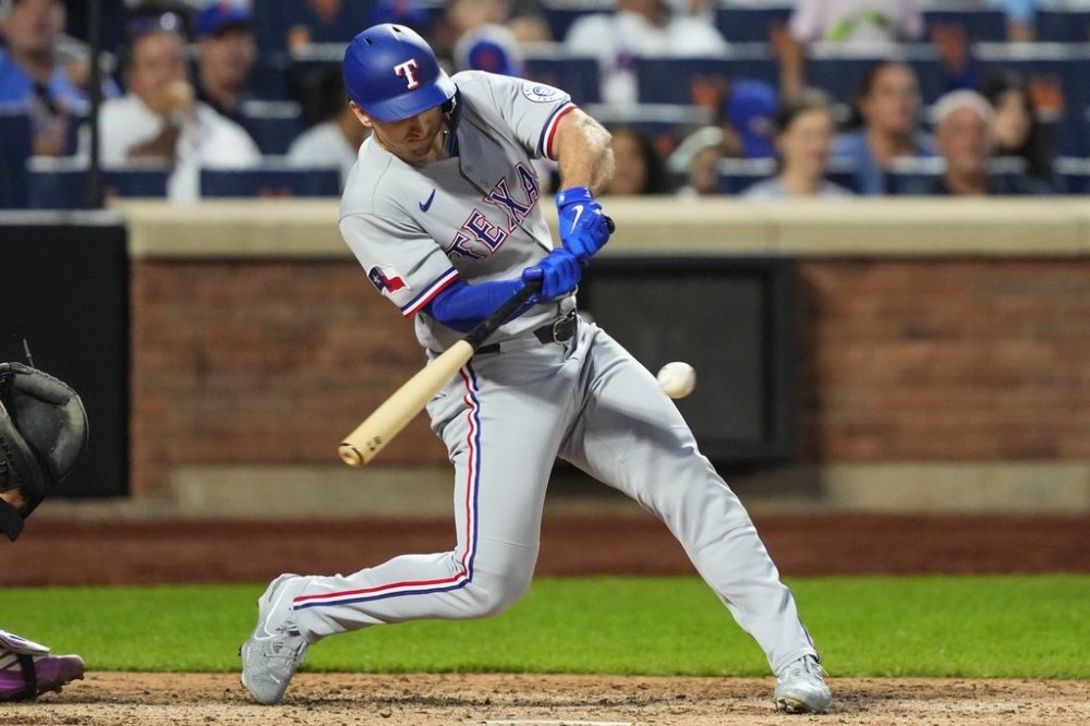 Texas Rangers' Wyatt Langford hits an RBI single during the ninth inning of a baseball game against the New York Mets, Saturday, Sept. 13, 2025, in New York. (AP Photo/Yuki Iwamura)