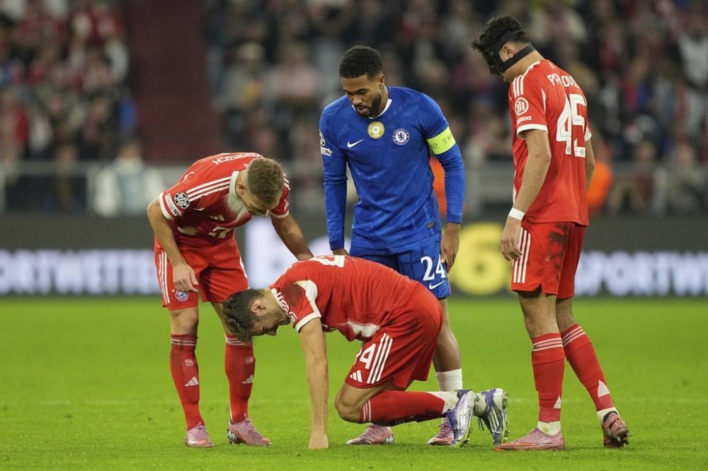 Bayern's Josip Stanisic grimaces in pain during the Champions League opening phase soccer match between FC Bayern Munich and Chelsea at the Allianz Arena in Munich, Germany, Wednesday, Sept. 17, 2025. (AP Photo/Martin Meissner)