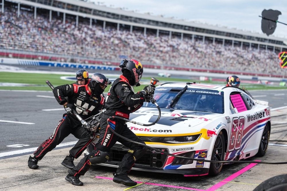 The pit crew for Shane van Gisbergen rushes to complete a pit stop during a NASCAR Cup Series auto race at Charlotte Motor Speedway, Sunday, Oct. 5, 2025, in Concord, N.C. (AP Photo/Matt Kelley)