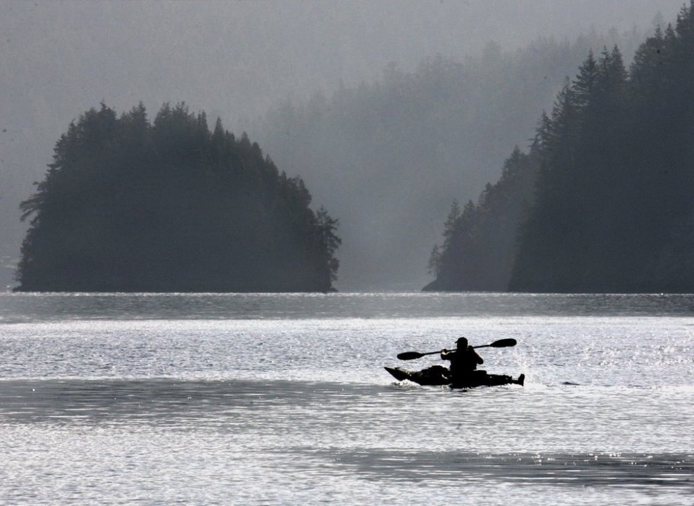 A kayaker makes his way up scenic Indian Arm from Deep Cove in North Vancouver, B.C., early Wednesday, July 26, 2006. THE CANADIAN PRESS/Chuck Stoody