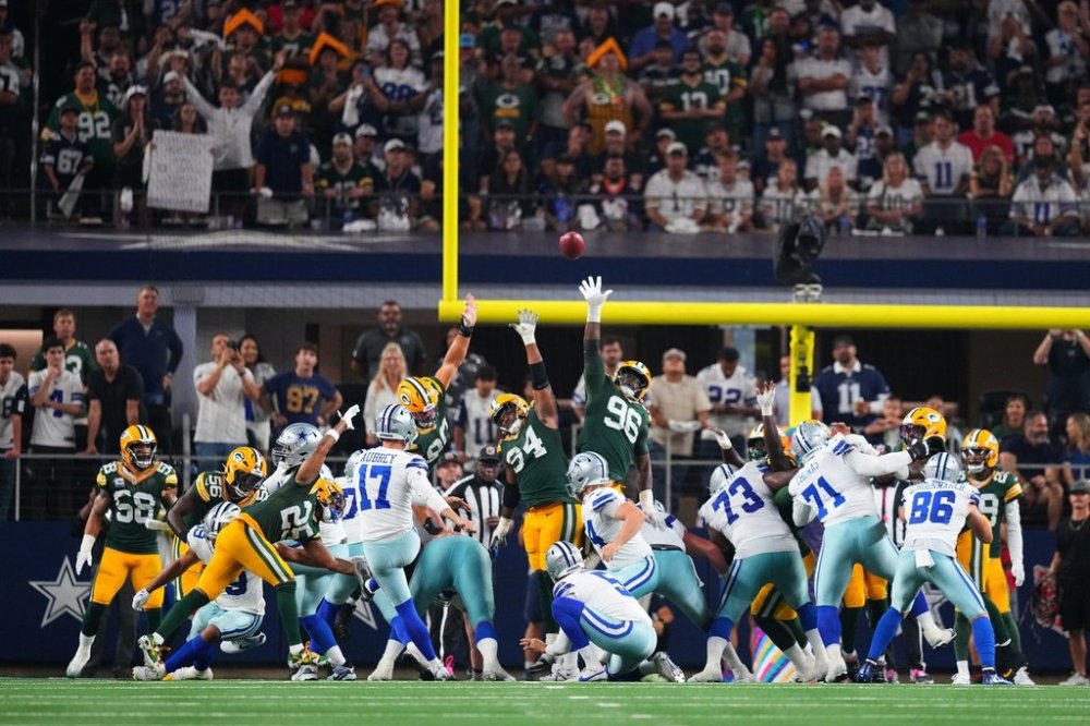 Green Bay Packers place kicker Brandon McManus kicks a field goal in overtime of an NFL football game against the Green Bay Packers Sunday, Sept. 28, 2025, in Arlington, Texas. (AP Photo/Julio Cortez)