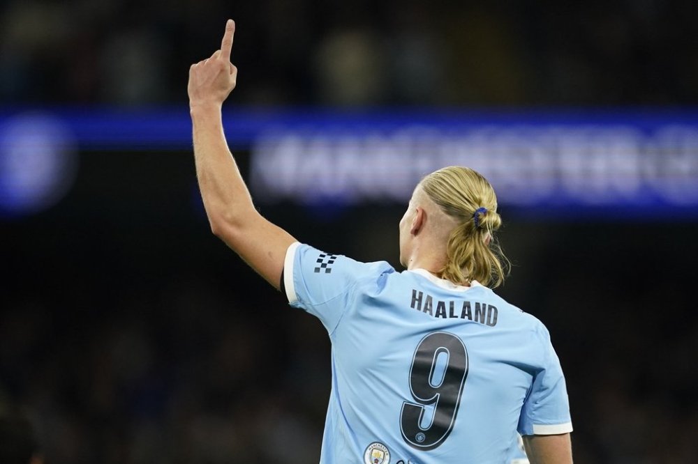 Manchester City's Erling Haaland celebrates after scoring the opening goal during the Champions League opening phase soccer match between Manchester City and Napoli at the Etihad Stadium in Manchester, England, Thursday, Sept. 18, 2025. (AP Photo/Dave Thompson)