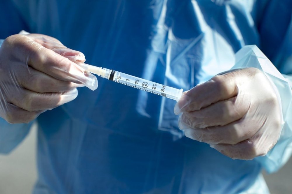 A needle and syringe used to administer the flu shot in shown in Virgil, Ont., Monday, October 5, 2020. THE CANADIAN PRESS/Tara Walton
