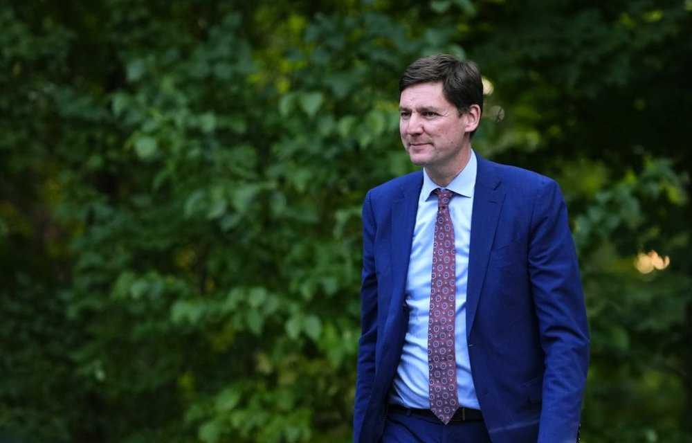 B.C. Premier David Eby makes his way to greet Prime Minister Mark Carney, not shown, before a working dinner at Rideau Cottage in Ottawa, on Wednesday, Sept. 17, 2025. THE CANADIAN PRESS/Justin Tang