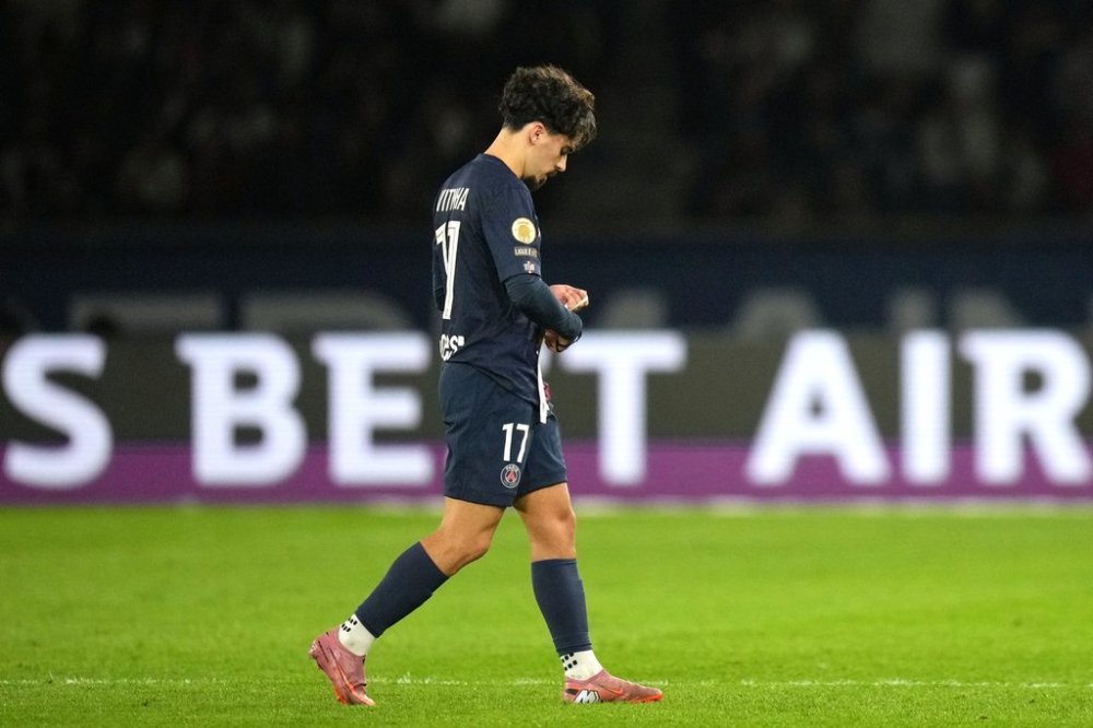 PSG's Vitinha walks off the pitch to be substituted during the French League One soccer match between Paris Saint-Germain and Auxerre at the Parc des Princes in Paris, Saturday, Sept. 27, 2025. (AP Photo/Thibault Camus)