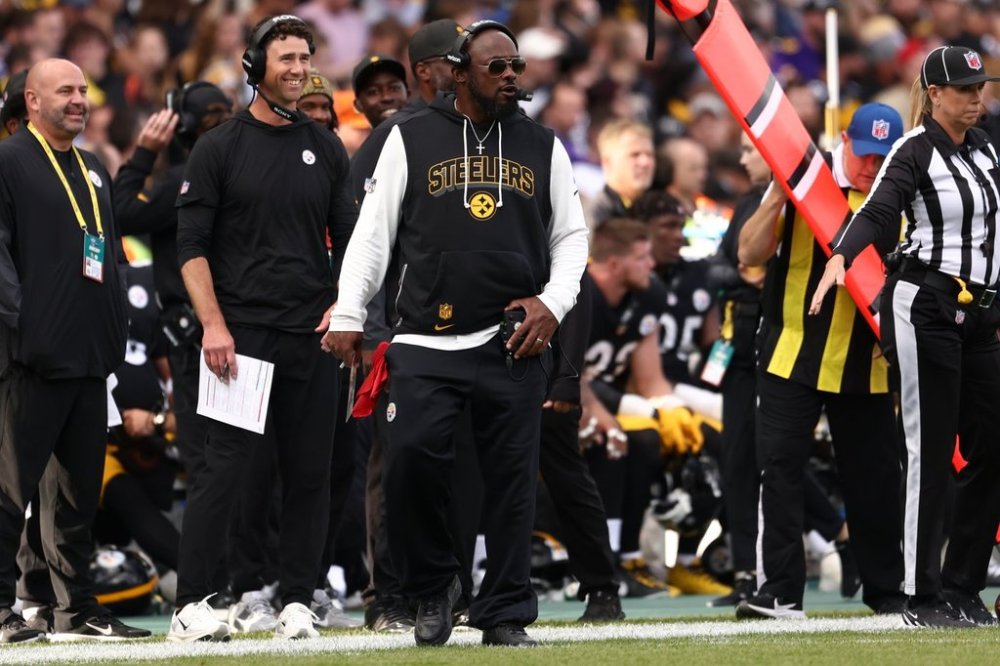 Pittsburgh Steelers head coach Mike Tomlin watches from the sideline during the NFL football game between Minnesota Vikings and Pittsburgh Steelers at Croke Park stadium in Dublin, Sunday, Sept. 28, 2025.(AP Photo/Peter Morrison)