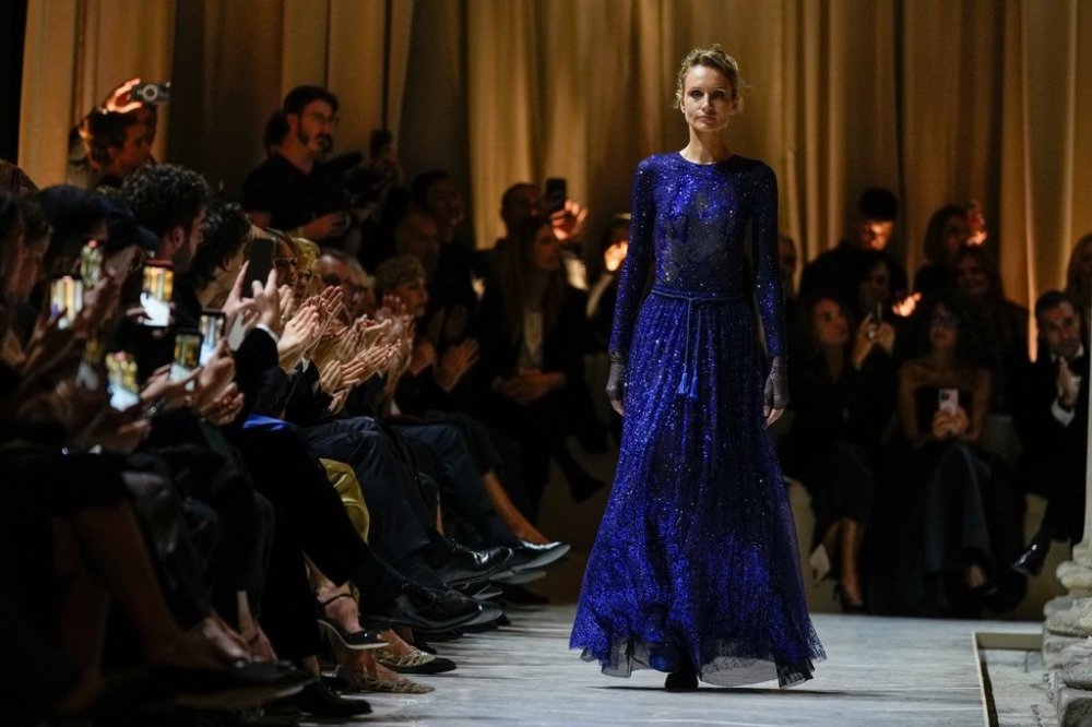 A model wears a creation as part of the Giorgio Armani Spring/Summer 2026 collection show in Milan, Italy, Sunday, Sept. 28, 2025. (AP Photo/Luca Bruno)