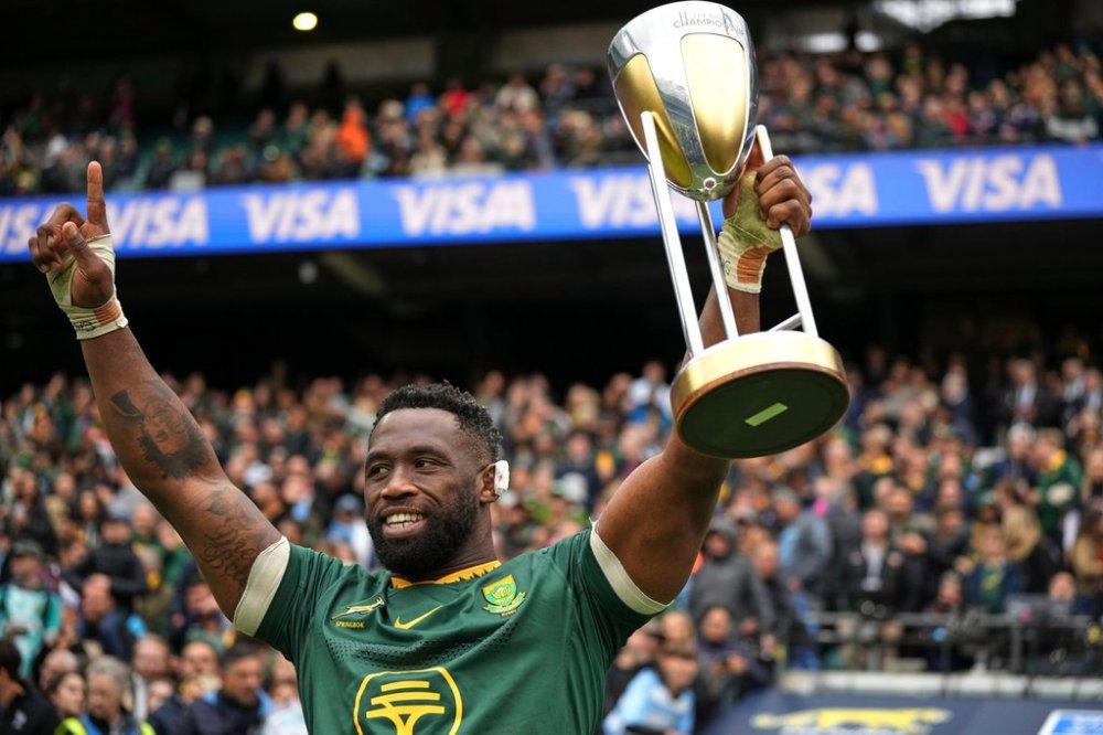 South Africa's Siya Kolisi raises the trophy after winning the Rugby Championship match against Argentina at Twickenham stadium, in London, Saturday, Oct. 4, 2025. (AP Photo/Alastair Grant)