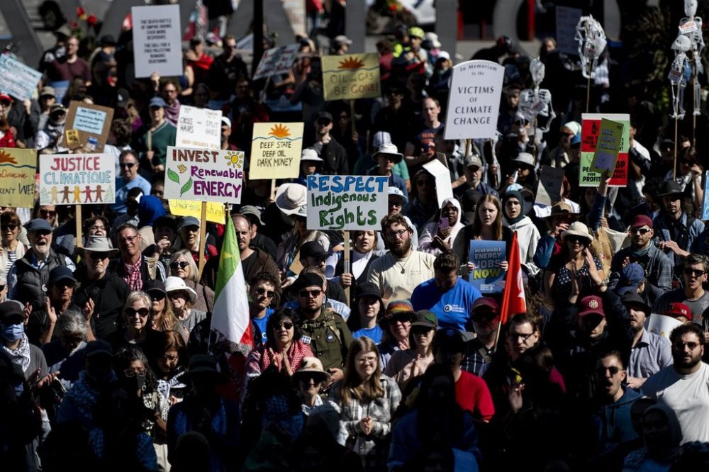 Protesters take part in a “Draw the Line” climate change protest in Ottawa on Saturday, Sept. 20, 2025. THE CANADIAN PRESS/Spencer Colby