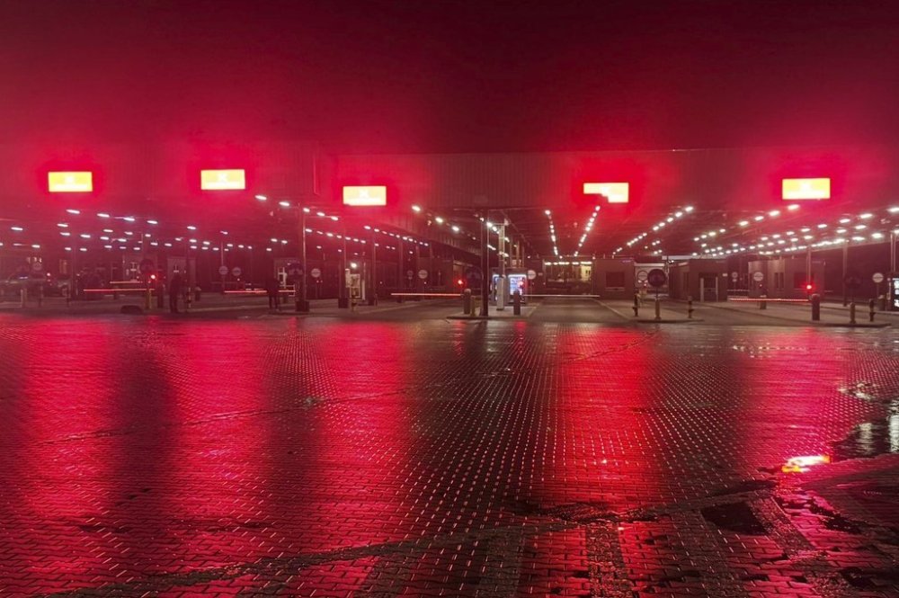 Closed Polish-Belarusian border crossing in Terespol, Poland, Friday, Sept. 12, 2025. (AP Photo/Rafal Niedzielski)
