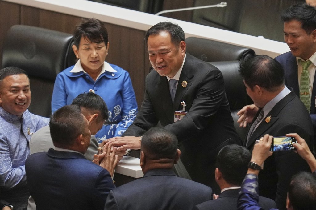 タイの王は、アヌーティン・チャーヴィラクル首相が率いる新しい内閣を支持します – ウィニペグ・フリー・プレス