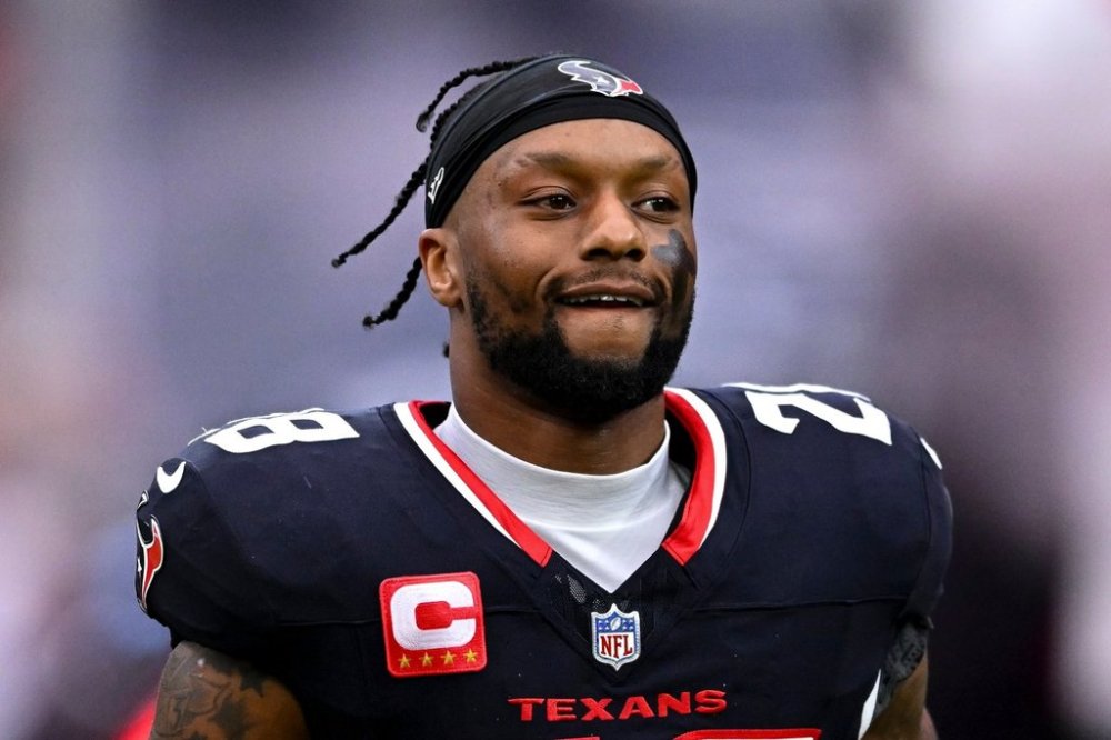 FILE - Houston Texans running back Joe Mixon (28) jogs onto the field before an NFL football game against the Miami Dolphins, Sunday, Dec 15, 2024 in Houston. (AP Photo/Maria Lysaker, File0