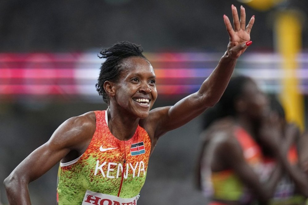 Kenya's Faith Kipyegon celebrates winning the gold in the women's 1,500 meters final at the World Athletics Championships in Tokyo, Tuesday, Sept. 16, 2025. (AP Photo/Petr David Josek)