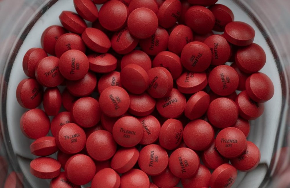 Extra-strength Tylenol tablets are seen, Tuesday, Sept. 12, 2023 in Chelsea, Que. THE CANADIAN PRESS/Adrian Wyld