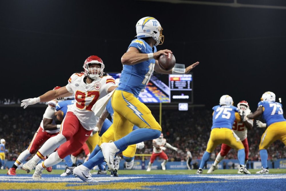 Los Angeles Chargers quarterback Justin Herbert passes against the Kansas City Chiefs during the first half of an NFL football game, Friday, Sept. 5, 2025, in Sao Paulo. (AP Photo/Jeff Lewis)