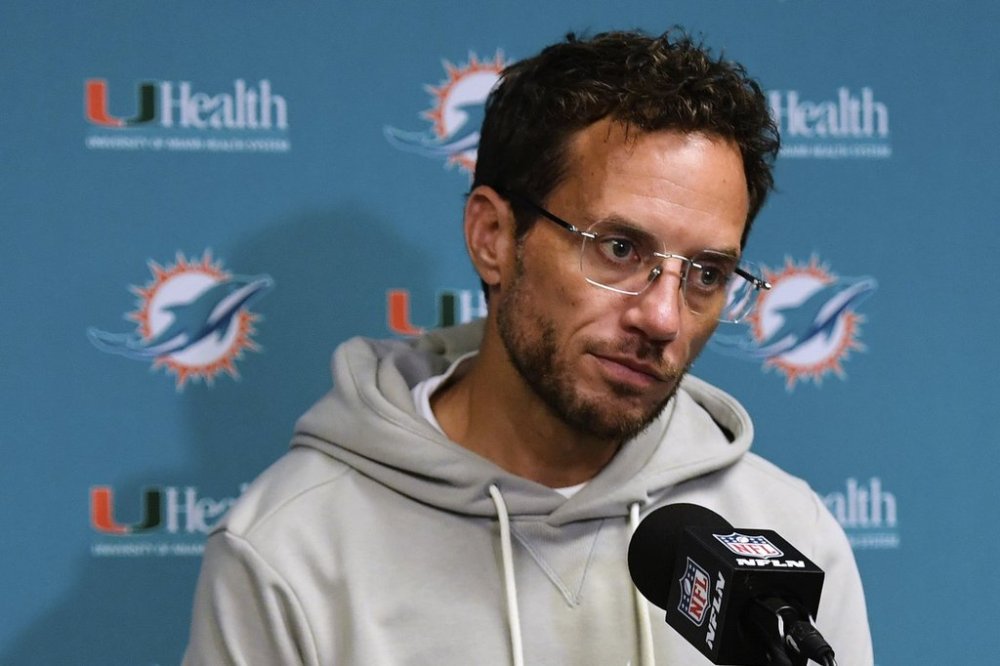Miami Dolphins head coach Mike McDaniel speaks to reporters after an NFL football game against the Buffalo Bills, Thursday, Sept. 18, 2025, in Orchard Park, N.Y. (AP Photo/Adrian Kraus)
