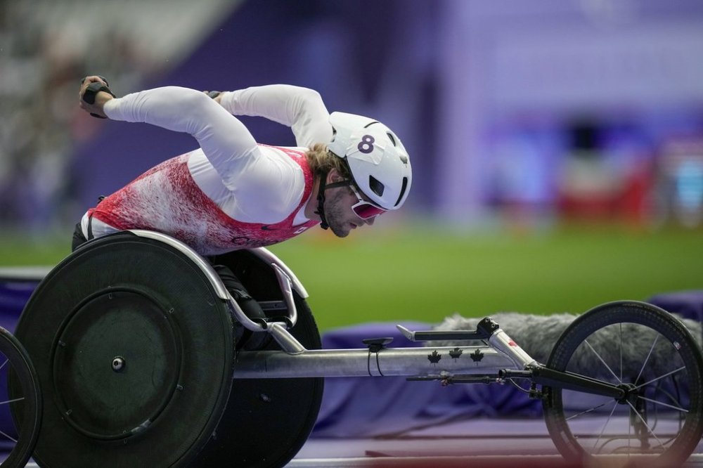 Canada's Austin Smeenk leads the men's 800 m. T34 at the 2024 Paralympics, Saturday, Sept. 7, 2024, in Paris, France. (AP Photo/Christophe Ena)