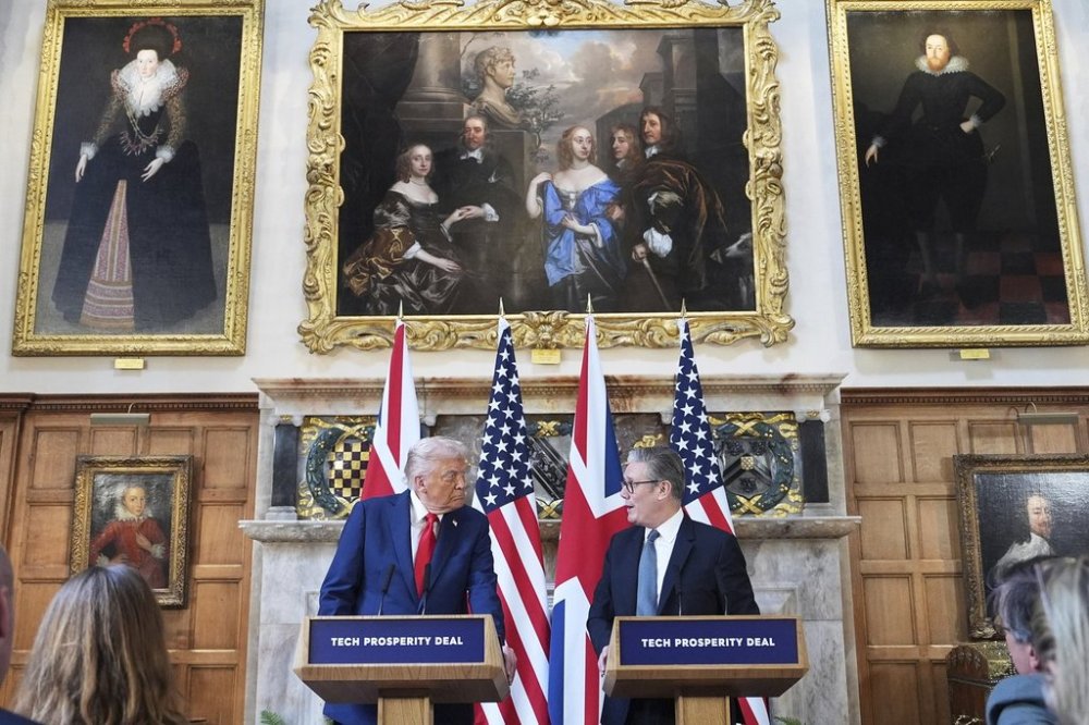 President Donald Trump and Britain's Prime Minister Keir Starmer attend a joint press conference at Chequers near Aylesbury, England, Thursday, Sept. 18, 2025. (AP Photo/Evan Vucci)