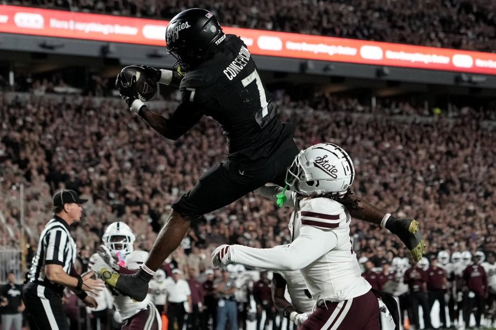 Texas A&M wide receiver KC Concepcion (7) catches a pass in the end zone for a touchdown over Mississippi State cornerback Deago Brumfield, right, during the second half of an NCAA college football game Saturday, Oct. 4, 2025, in College Station, Texas. (AP Photo/Sam Craft)