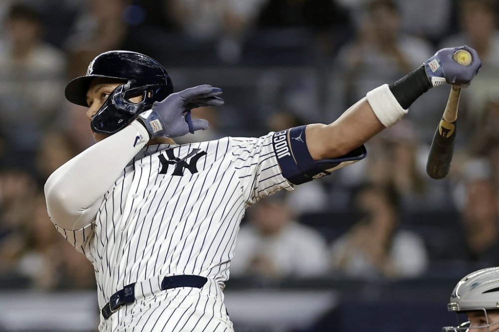 New York Yankees' Aaron Judge hits a home run during the first inning of a baseball game against the Detroit Tigers, Thursday, Sept. 11, 2025, in New York. (AP Photo/Adam Hunger)