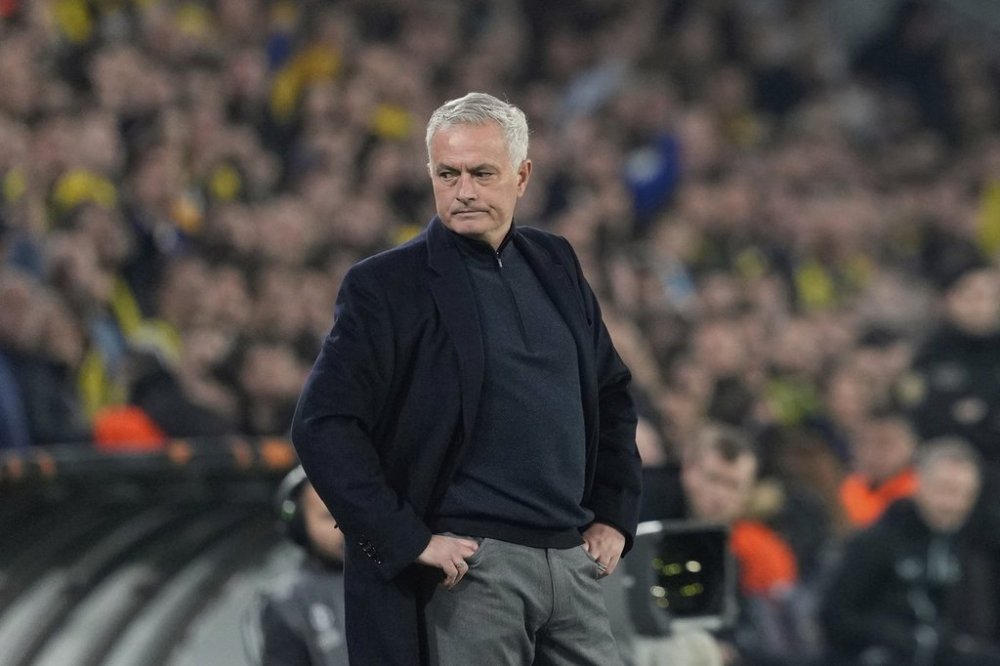 FILE - Fenerbahce's head coach Jose Mourinho looks on prior to the Europa League round of 16 first leg soccer match between Fenerbahce and Rangers at Sukru Saracoglu stadium in Istanbul, Turkey, Thursday, March 6, 2025. (AP Photo/Khalil Hamra , File)