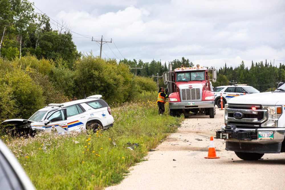 MIKAELA MACKENZIE / FREE PRESS
The crash scene north of Powerview-Pine Falls on Thursday.