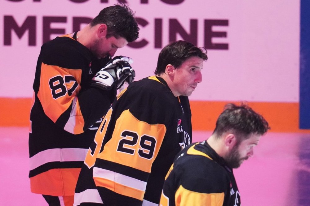 Pittsburgh Penguins' Sidney Crosby (87), Marc-Andre Fleury (29) and Bryan Rust line up for the National Anthem before a pre-season NHL hockey game against the Columbus Blue Jackets in Pittsburgh, Saturday, Sept. 27, 2025. (AP Photo/Gene J. Puskar)