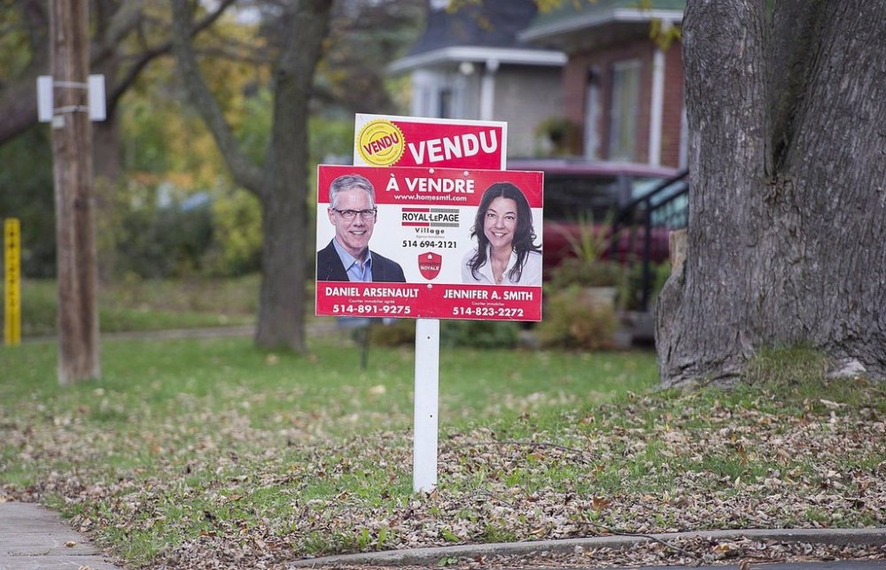 A sign meaning sold is shown on the lawn of a residential property on the west island of Montreal, Saturday, November 4, 2017. THE CANADIAN PRESS/Graham Hughes