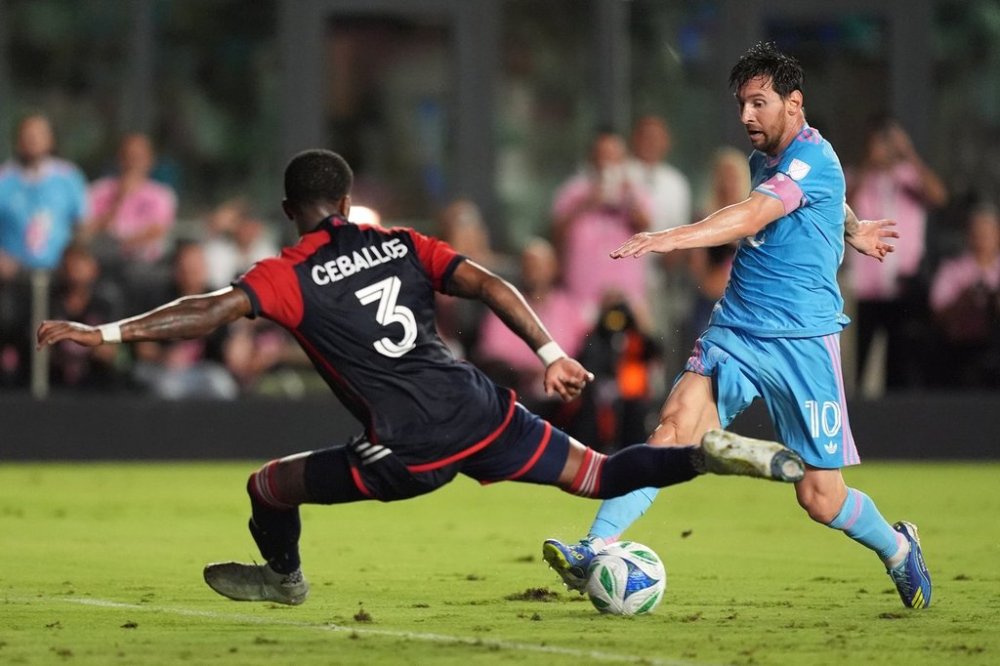 Inter Miami forward Lionel Messi (10) comes under pressure from New England Revolution defender Brayan Ceballos (3) during the first half of an MLS soccer match, Saturday, Oct. 4, 2025, in Fort Lauderdale, Fla. (AP Photo/Rebecca Blackwell)
