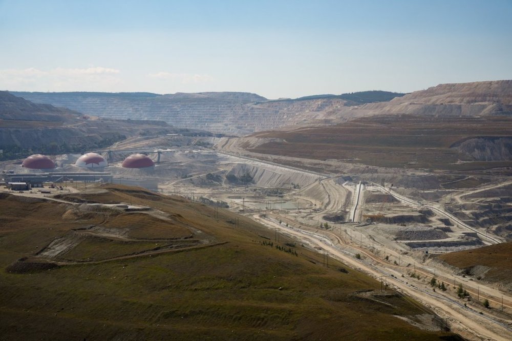 Teck Resources' Highland Valley Copper Mine is seen near Logan Lake, B.C., on Thursday, Sept. 11, 2025. Teck Resources marked the start of construction on the Highland Valley Copper Mine Life Extension project that will extend the life of Canada's largest copper mine from 2028 to 2046. THE CANADIAN PRESS/Darryl Dyck