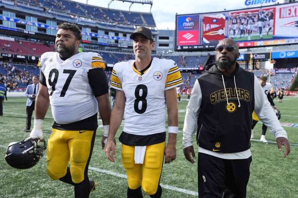 Pittsburgh Steelers defensive tackle Cameron Heyward (97) and quarterback Aaron Rodgers (8) and head coach Mike Tomlin leave the field after an NFL football game against the New England Patriots, Sunday, Sept. 21, 2025, in Foxborough, Mass. (AP Photo/Robert F. Bukaty)