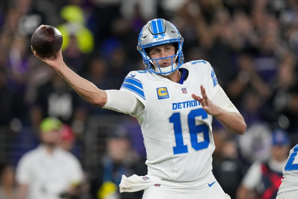 Detroit Lions quarterback Jared Goff throws a pass against the Baltimore Ravens during the first half of an NFL football game Monday, Sept. 22, 2025, in Baltimore. (AP Photo/Stephanie Scarbrough)