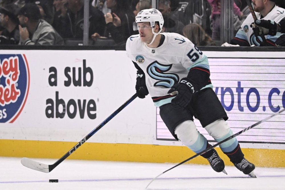 Seattle Kraken forward Ben Meyers controls the puck against the Los Angeles Kings during the first period of an NHL hockey game in Los Angeles, Saturday, Nov. 23, 2024. (AP Photo/Alex Gallardo)